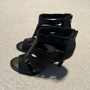 Elegant Black Strappy Heels Simply Vera By Vera Wang Size 9
